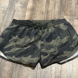 🩷Old Navy Active Camouflage Shorts🩷